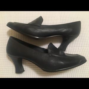 Navy Soft Leather Westies slip on heels